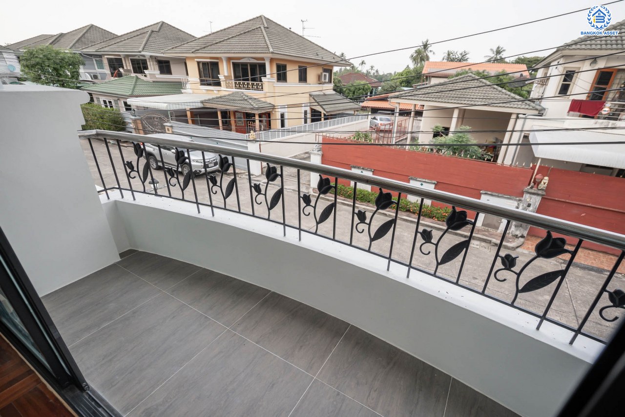 บ้านมือสองตกแต่งใหม่ โครงการ ศุภาลัย ออร์คิดปาร์ค2 ราชพฤกษ์-จรัญฯ ดีไซน์หรูหรา เนื้อที่ 50 ตร.ว. ฟังก์ชัน 3 ห้องนอน 2 ห้องน้ำ จอดรถได้ 2 คัน บนทำเลเดินทางสะดวก เชื่อมต่อหลายเส้นทาง และเดอะมอลล์บางแค ทางด่วน "กาญจนาภิเษก" และรถไฟฟ้าสายสีน้ำเงิน "สถานีภาษีเจริญ"